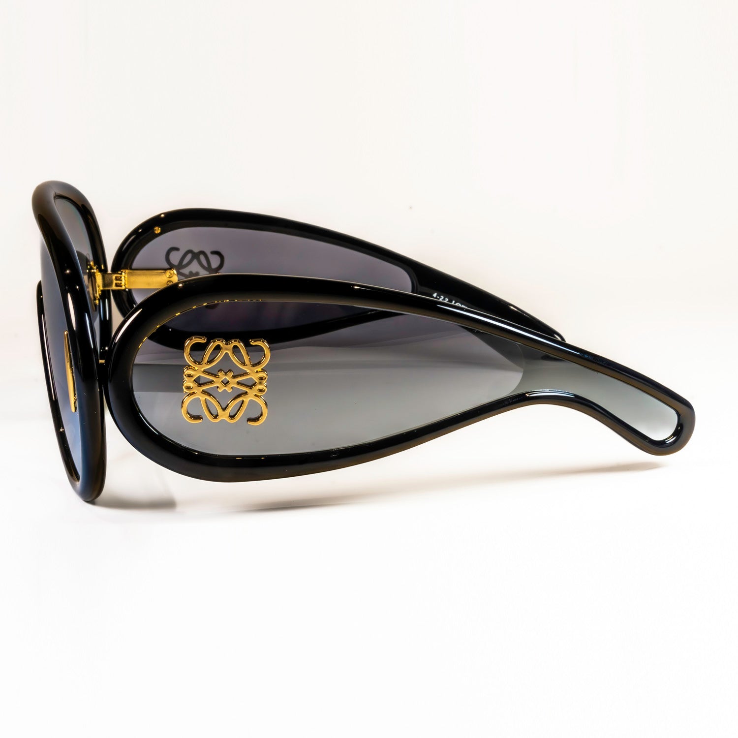 Loewe Wave Mask Sunglasses-12