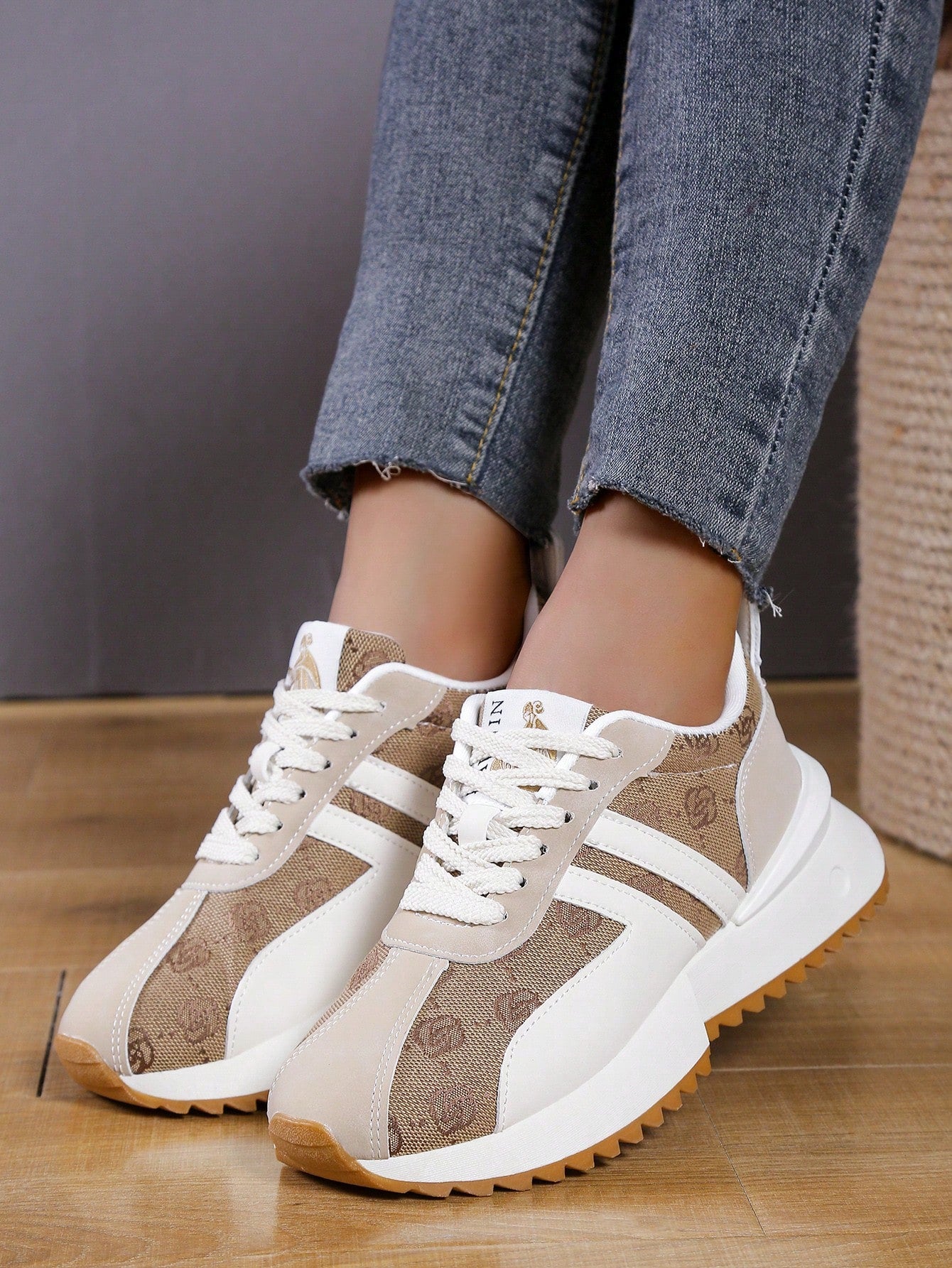 Women Letter Patch Decor Floral Pattern Lace-up Front Sports Shoes, Sporty Outdoor Running Shoes