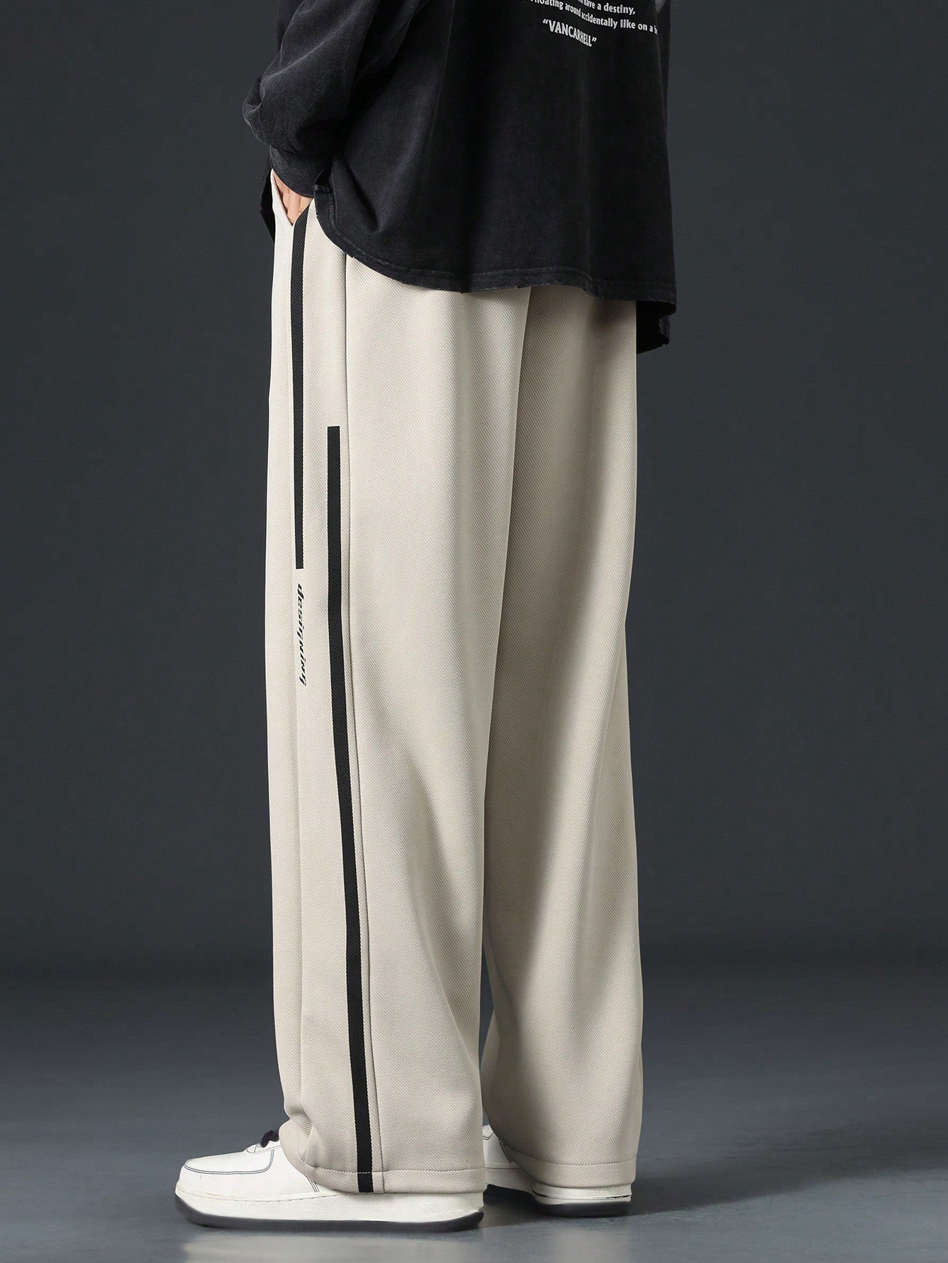 Men Contrast Tape Side Drawstring Waist Pants